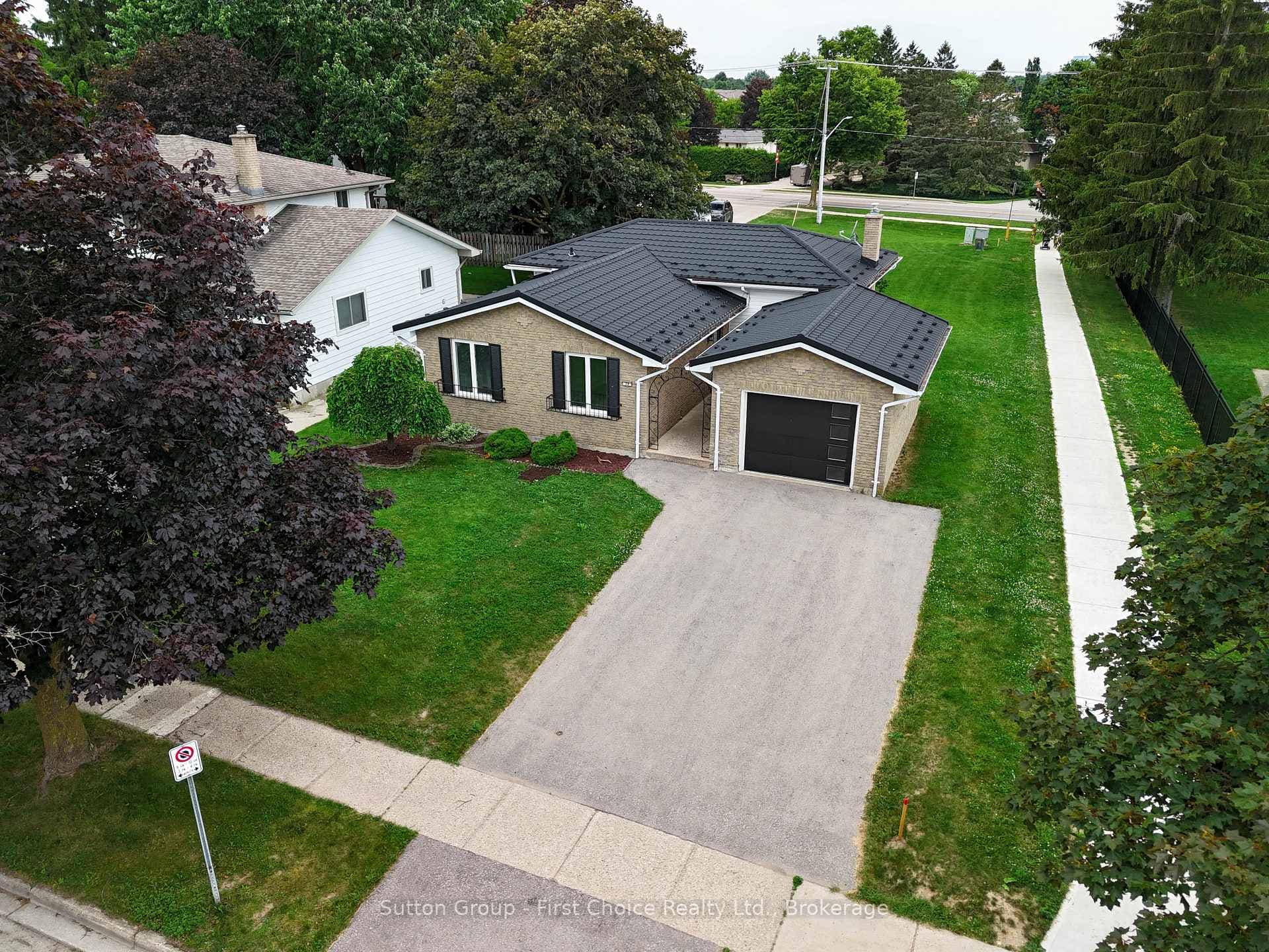 70 Bedford Drive photo 2