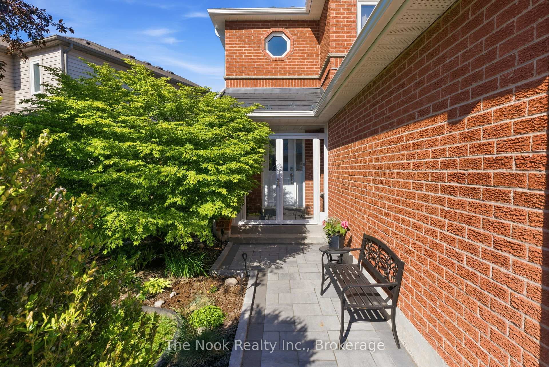5 Teddington Crescent photo 3