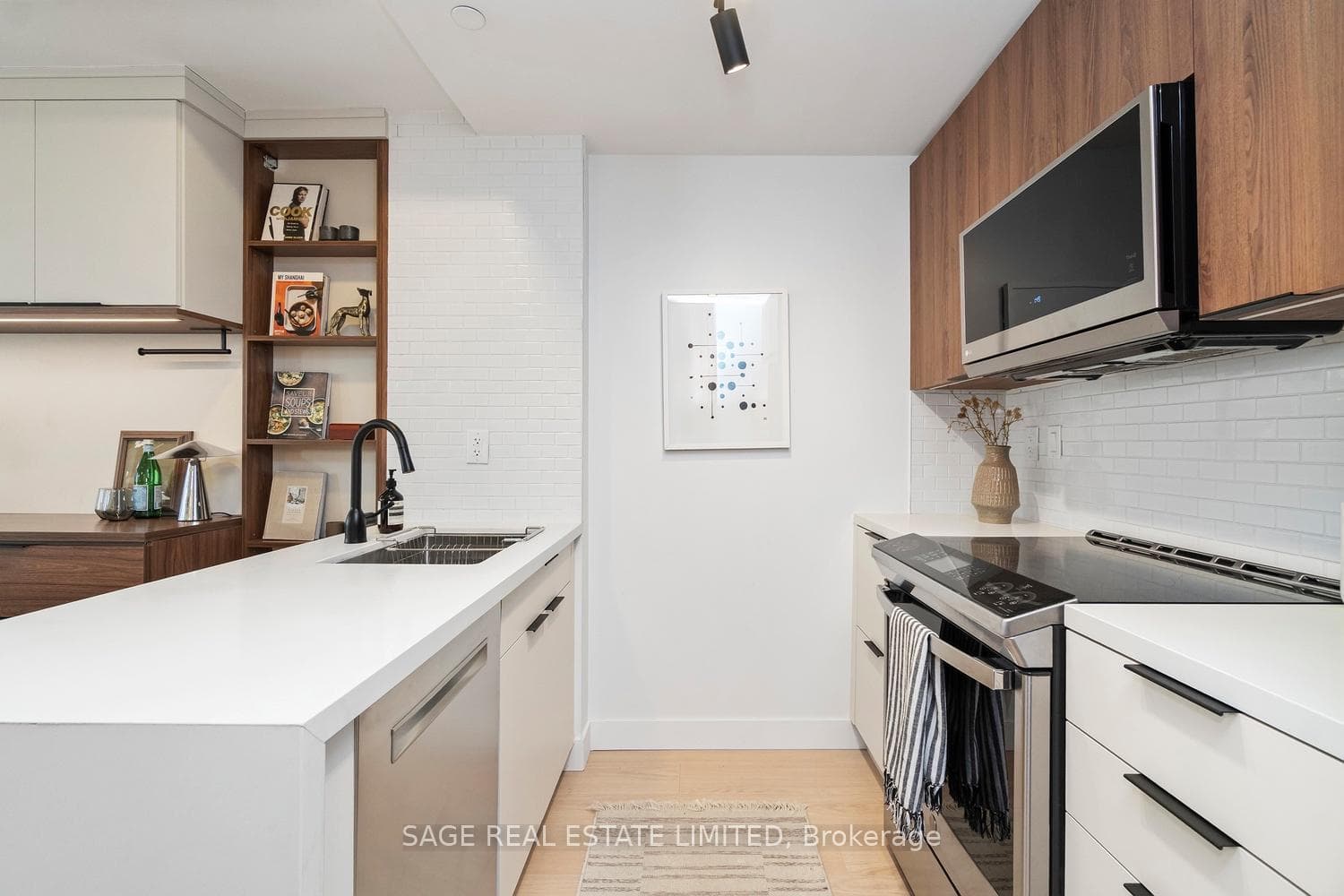 10 Carnation Avenue Unit 18 photo 6