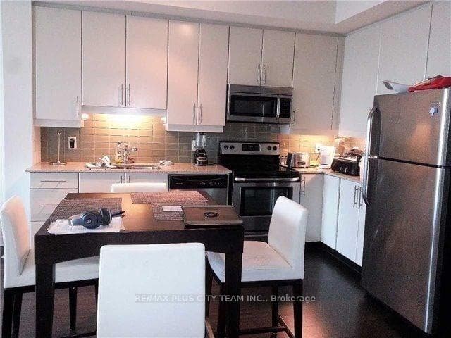 33 Bay Street Unit 3710 photo 3
