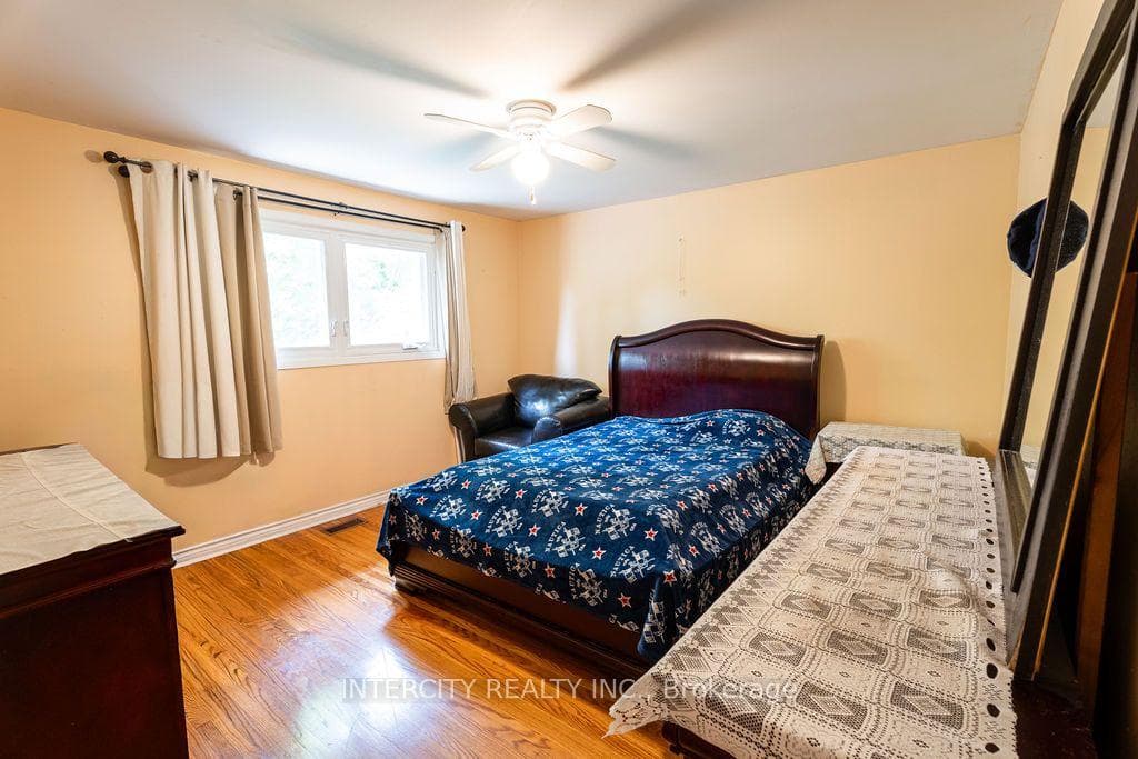 100 Dixon Road photo 17