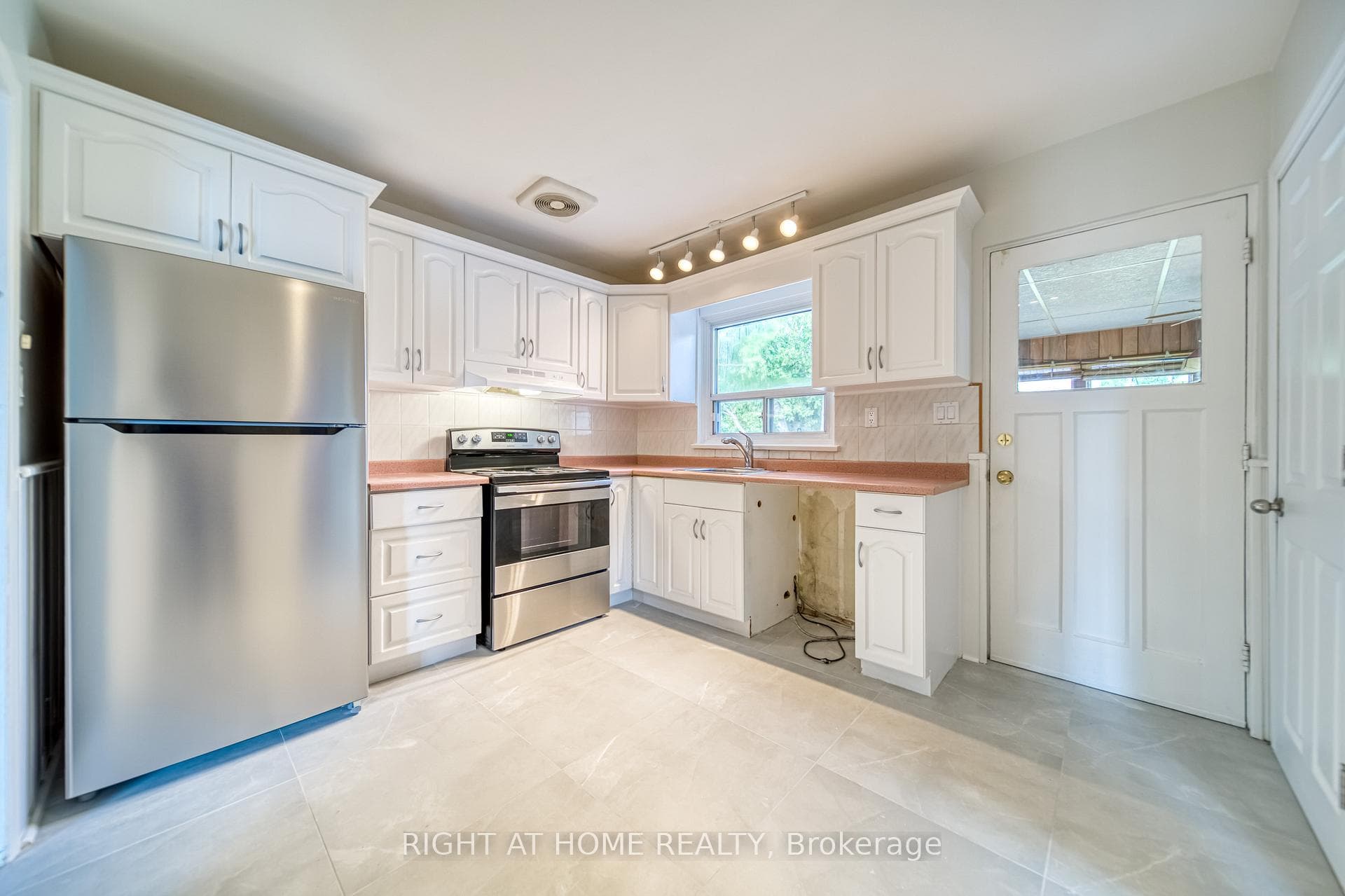 1353 Waverly Avenue photo 16