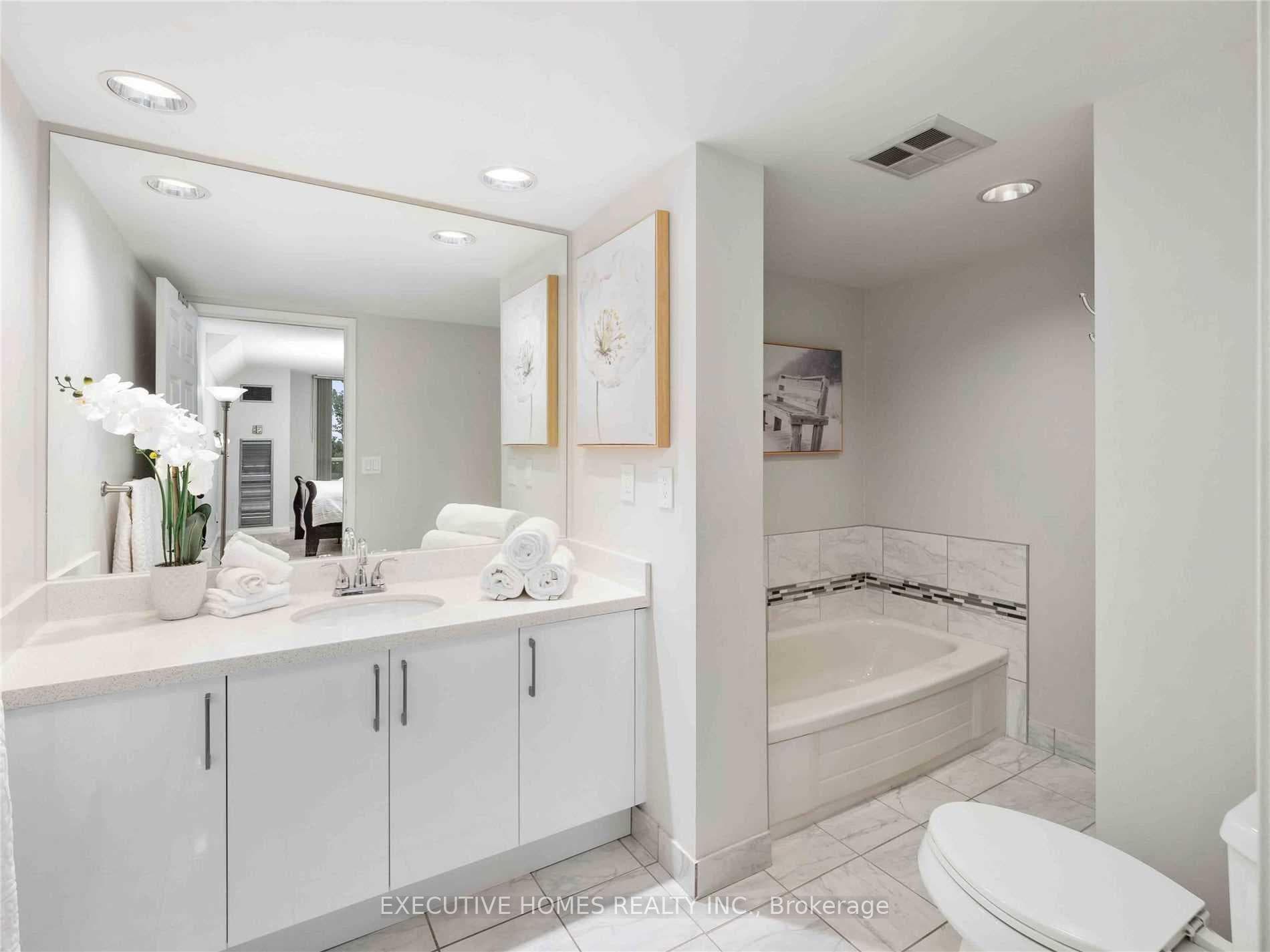 50 Eglinton Avenue Unit 409 photo 15