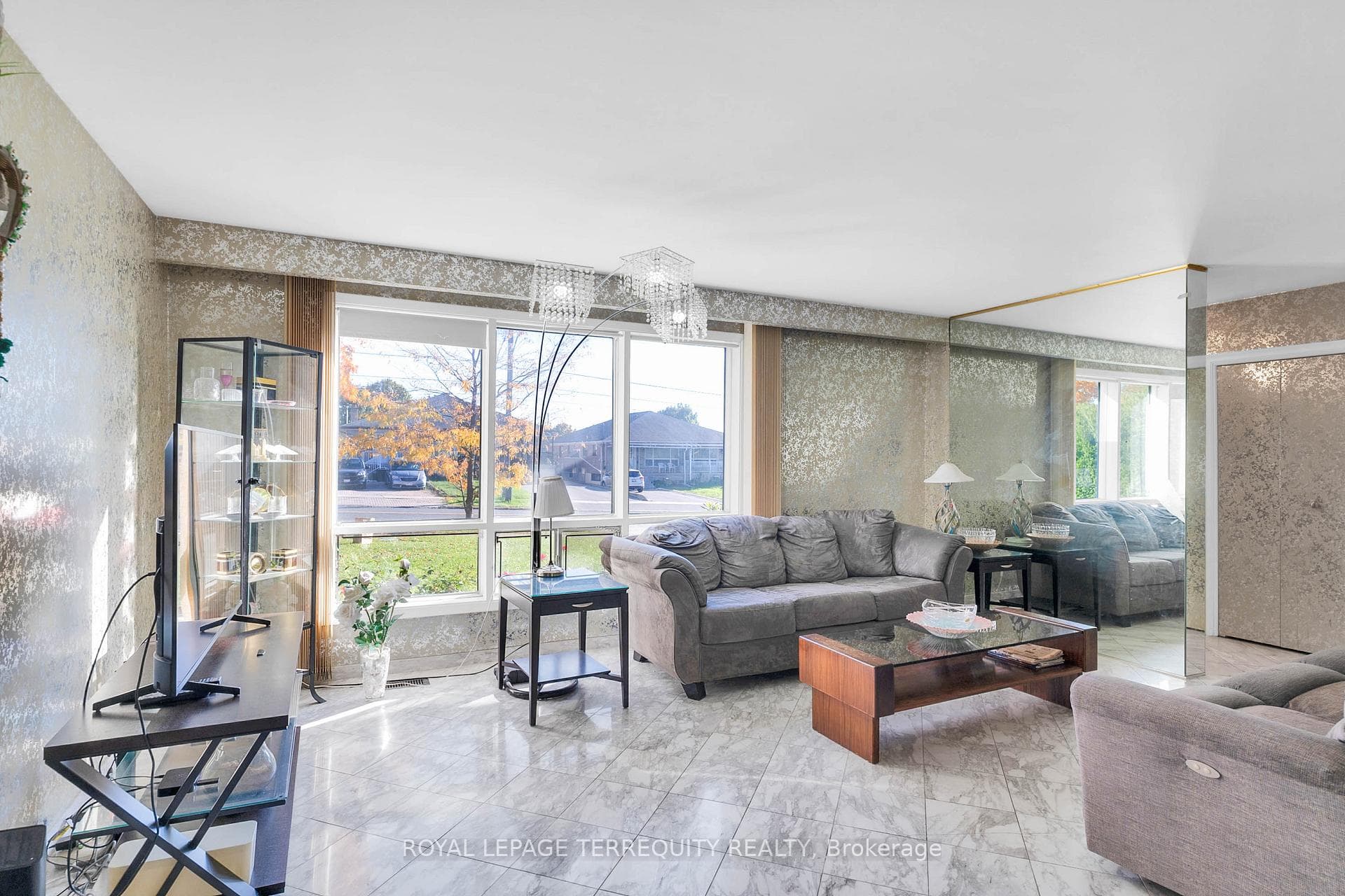 106 Grandravine Drive photo 8