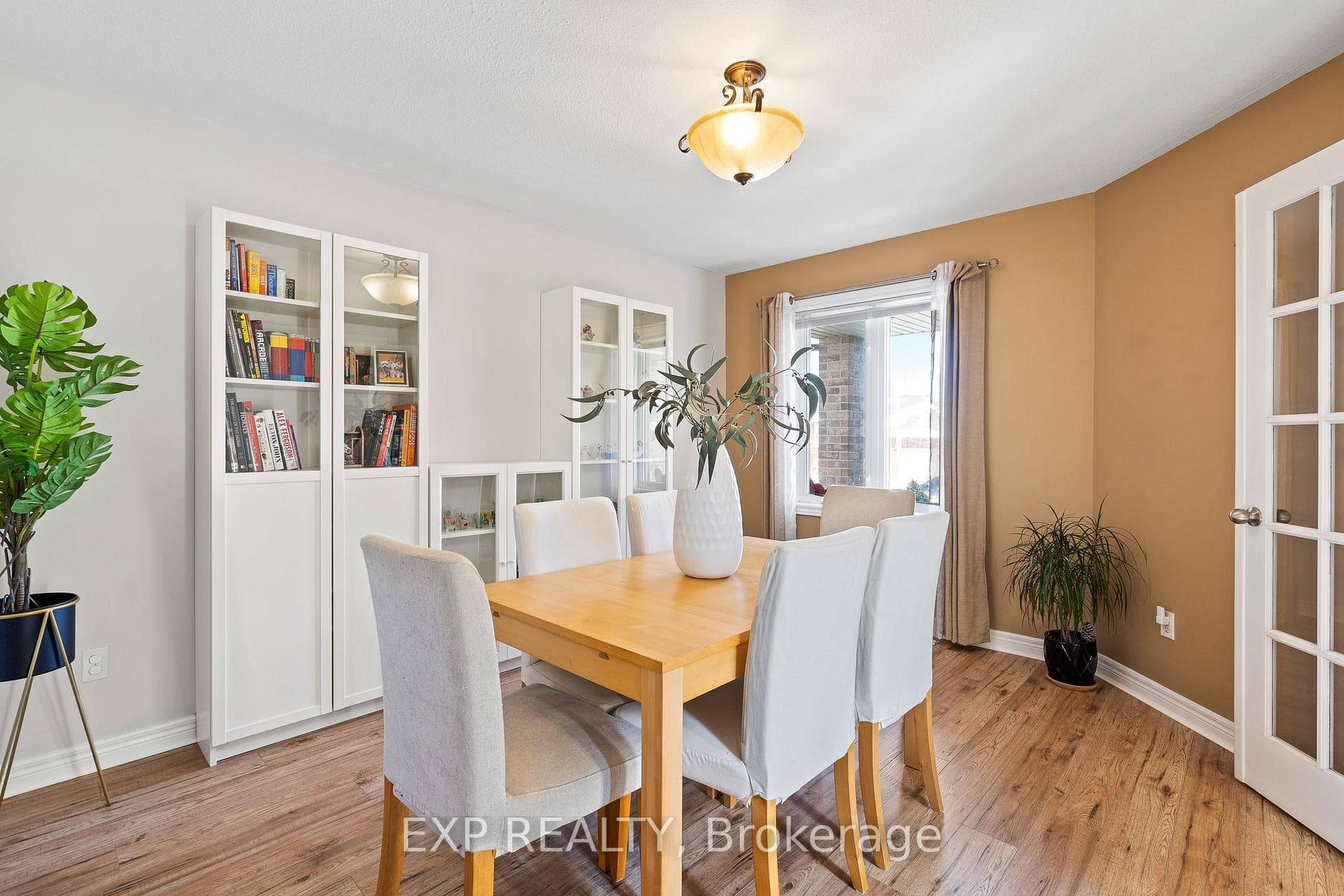 4052 Barry Drive photo 8