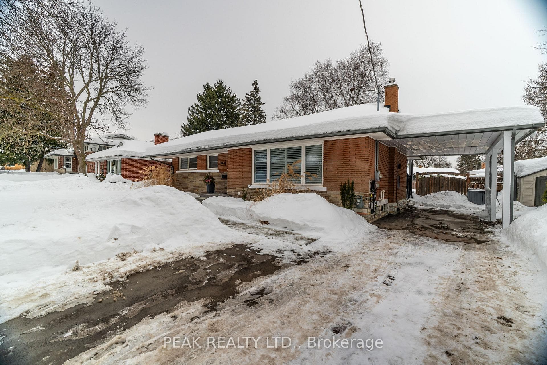 538 Dunbar Road photo 4