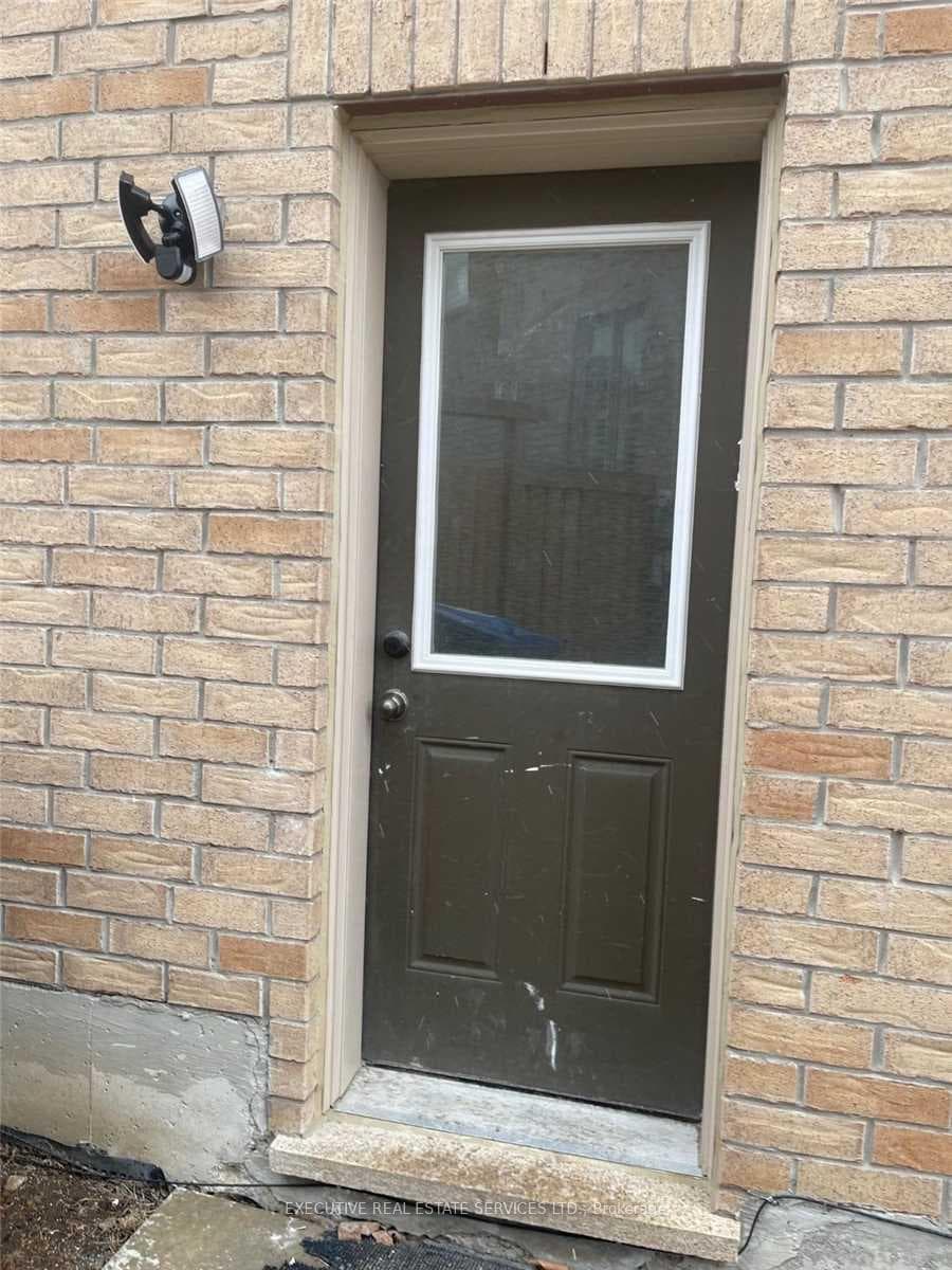 9 Goodsway Trail Unit Lower photo 2
