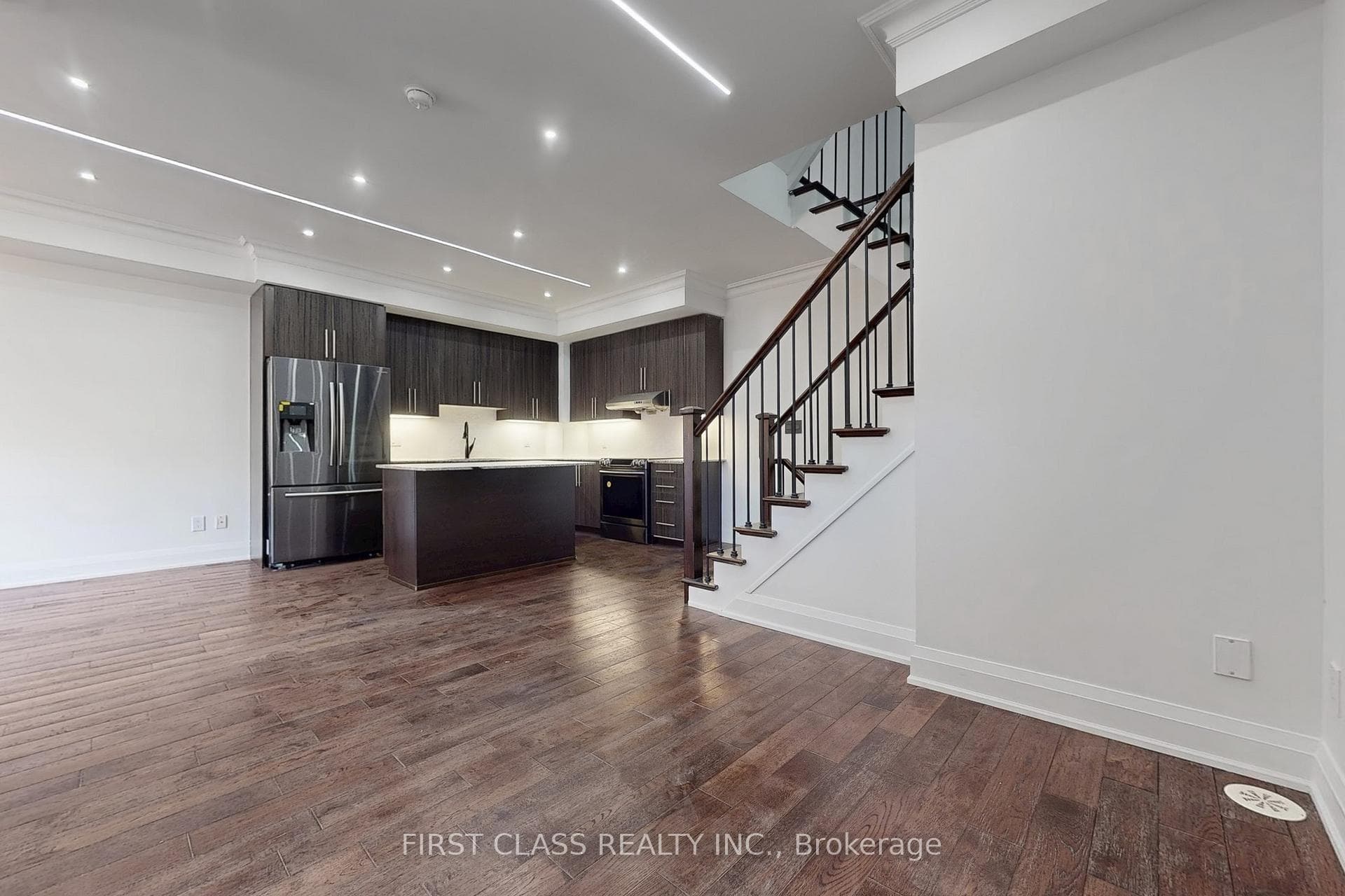 9 Oakburn Crescent Unit TH 28 photo 17