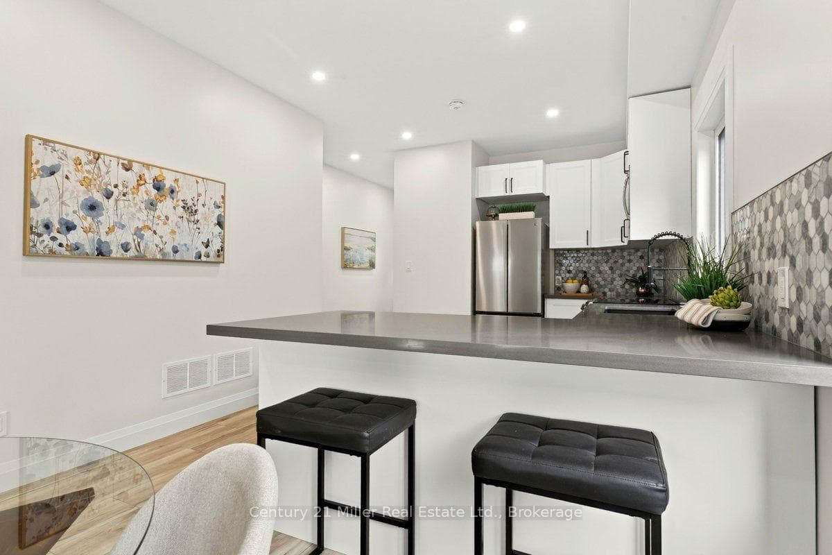 39 Victoria Street photo 8