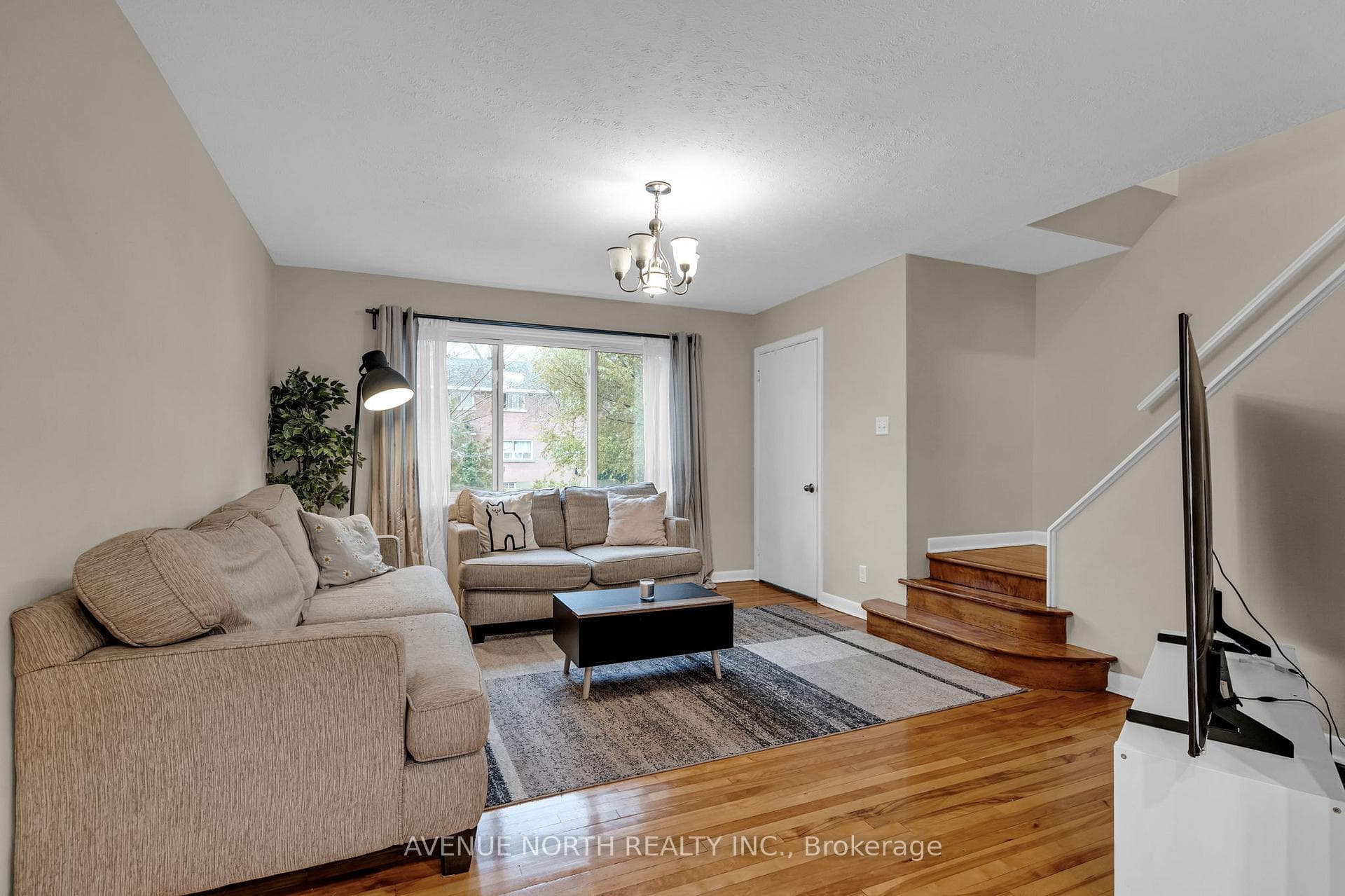 1202 Summerville Avenue photo 5