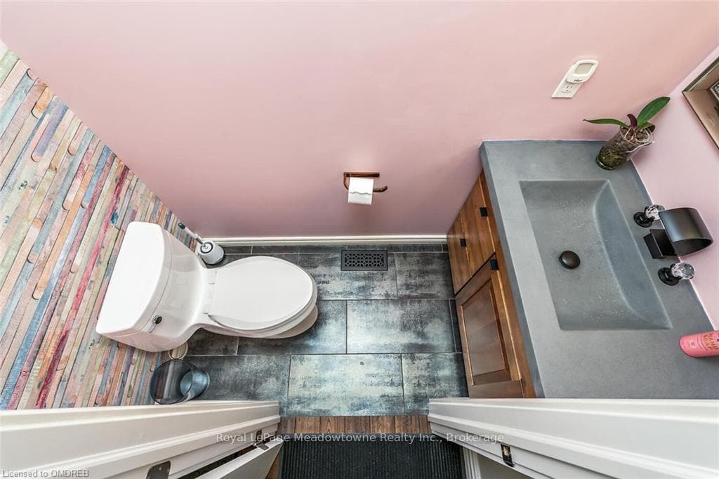 73 GUELPH Street photo 17