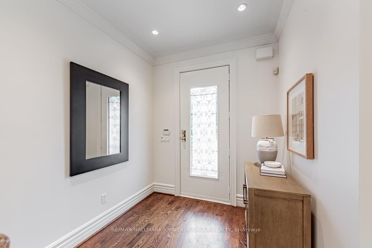 393 Glengrove Avenue photo 3