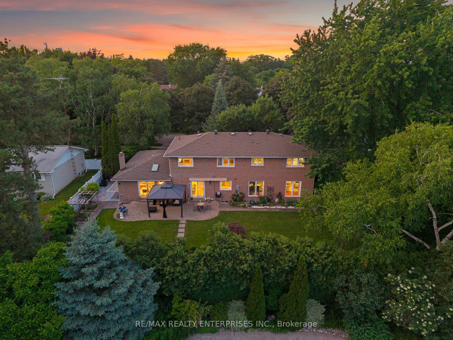 2084 Obeck Crescent photo 35