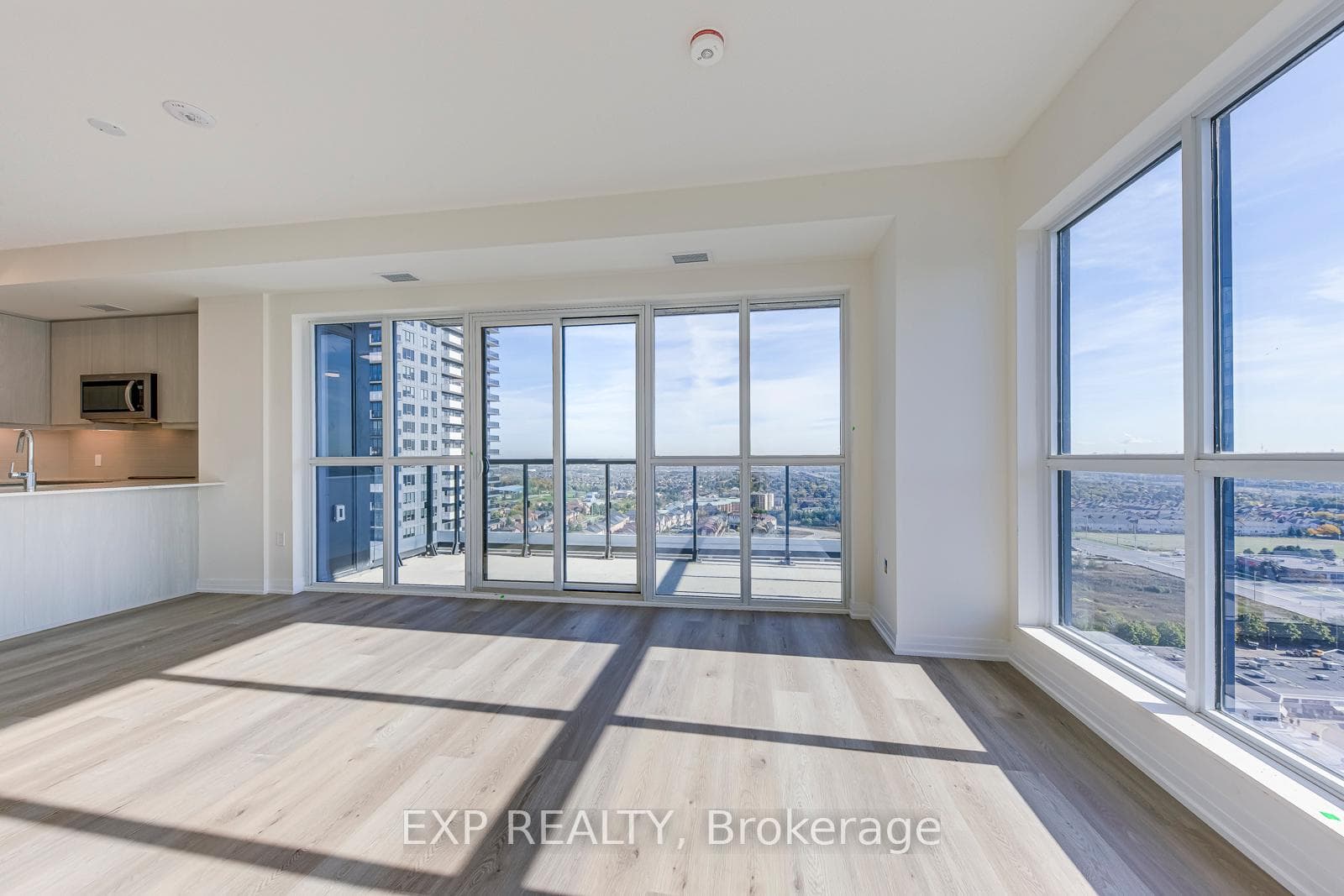 15 Watergarden Drive Unit 2001 photo 2