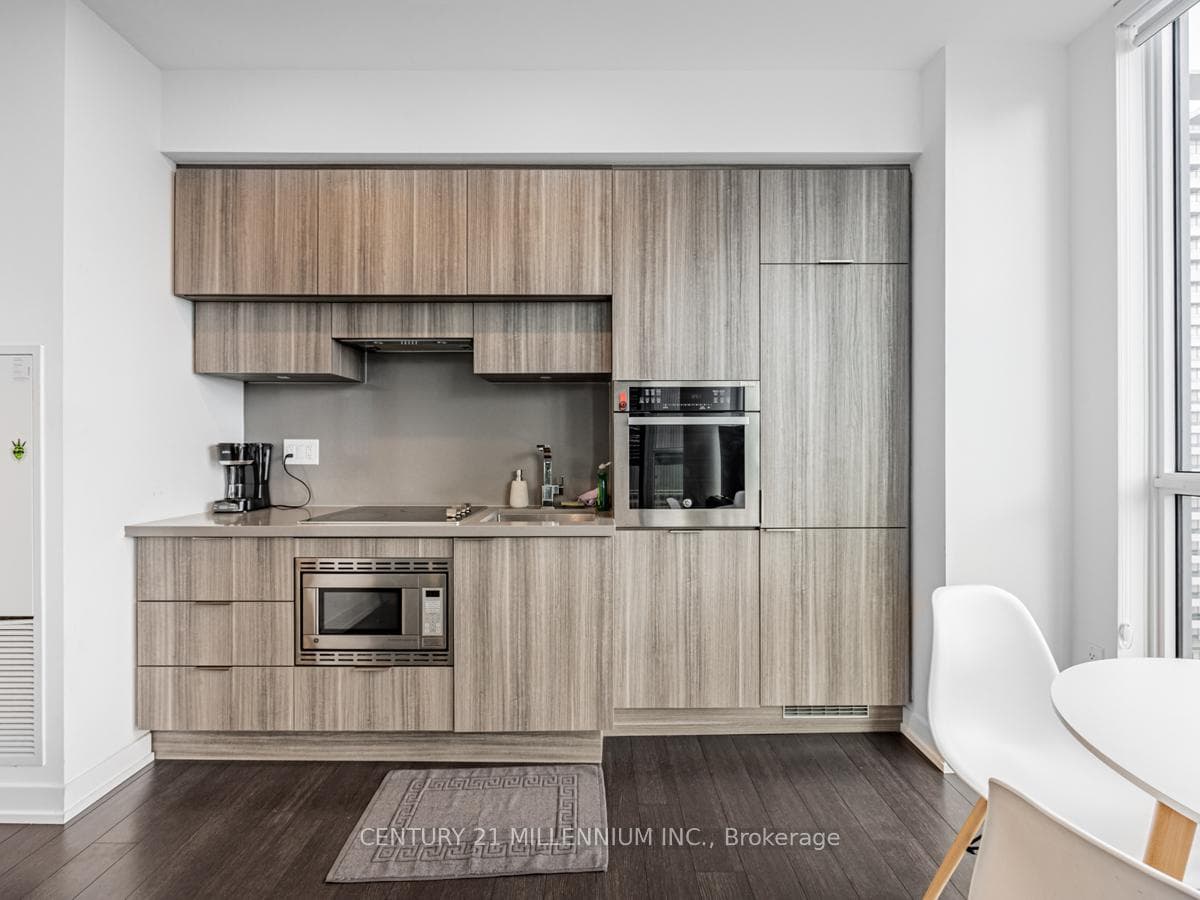 39 Roehampton Avenue Unit 1203 photo 7
