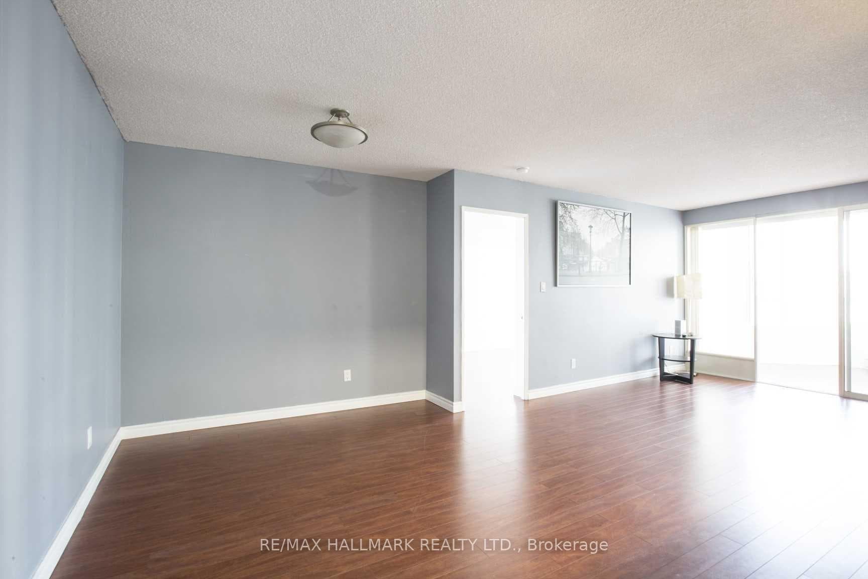 30 Greenfield Avenue Unit 1501 photo 3