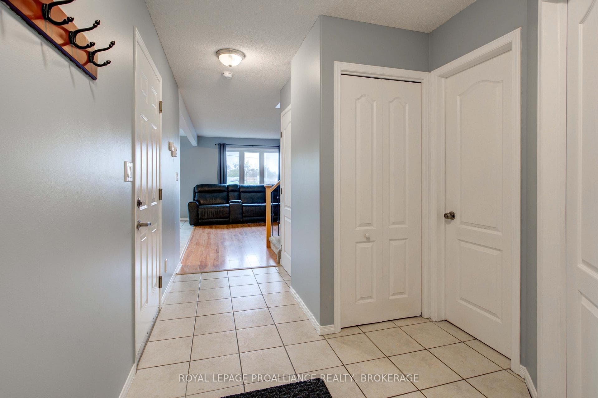 2177 Swanfield Street photo 6