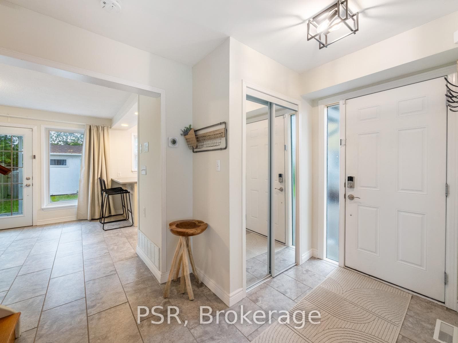 1158 Venus Crescent photo 5