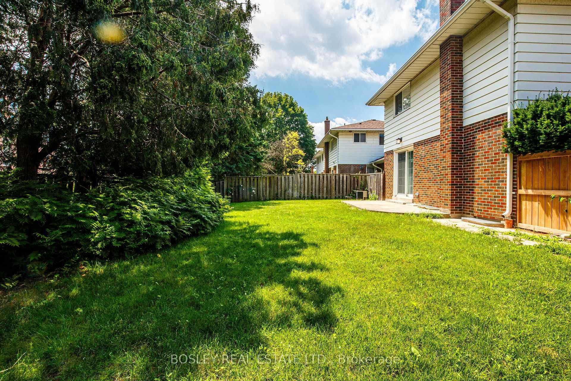 33 Forestbrook Crescent photo 48
