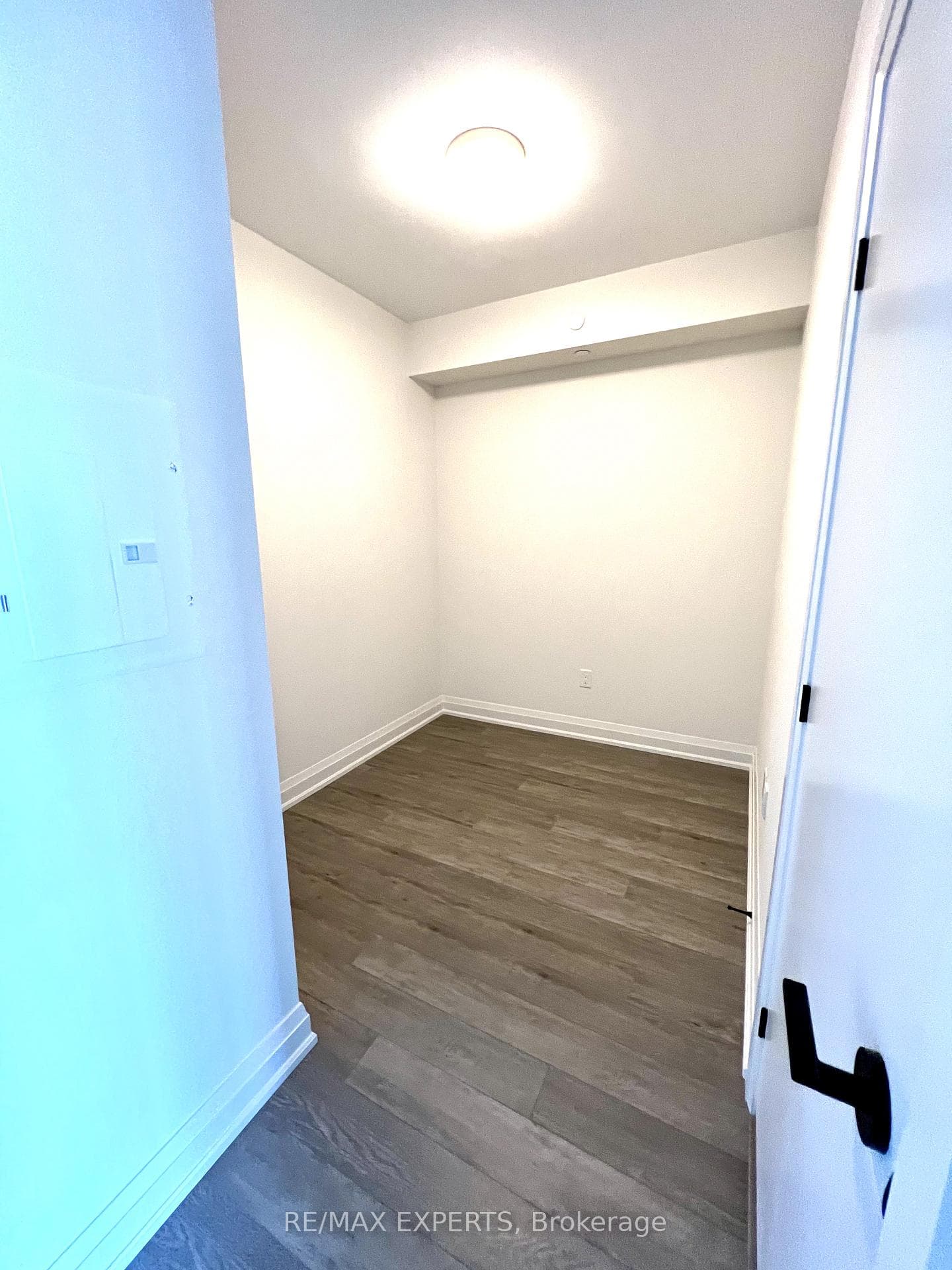 212 King William Street Unit 602 photo 9