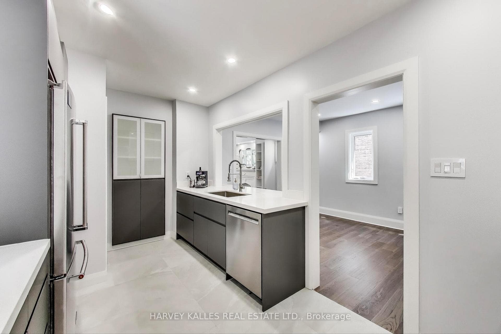 338 Markham Street photo 10