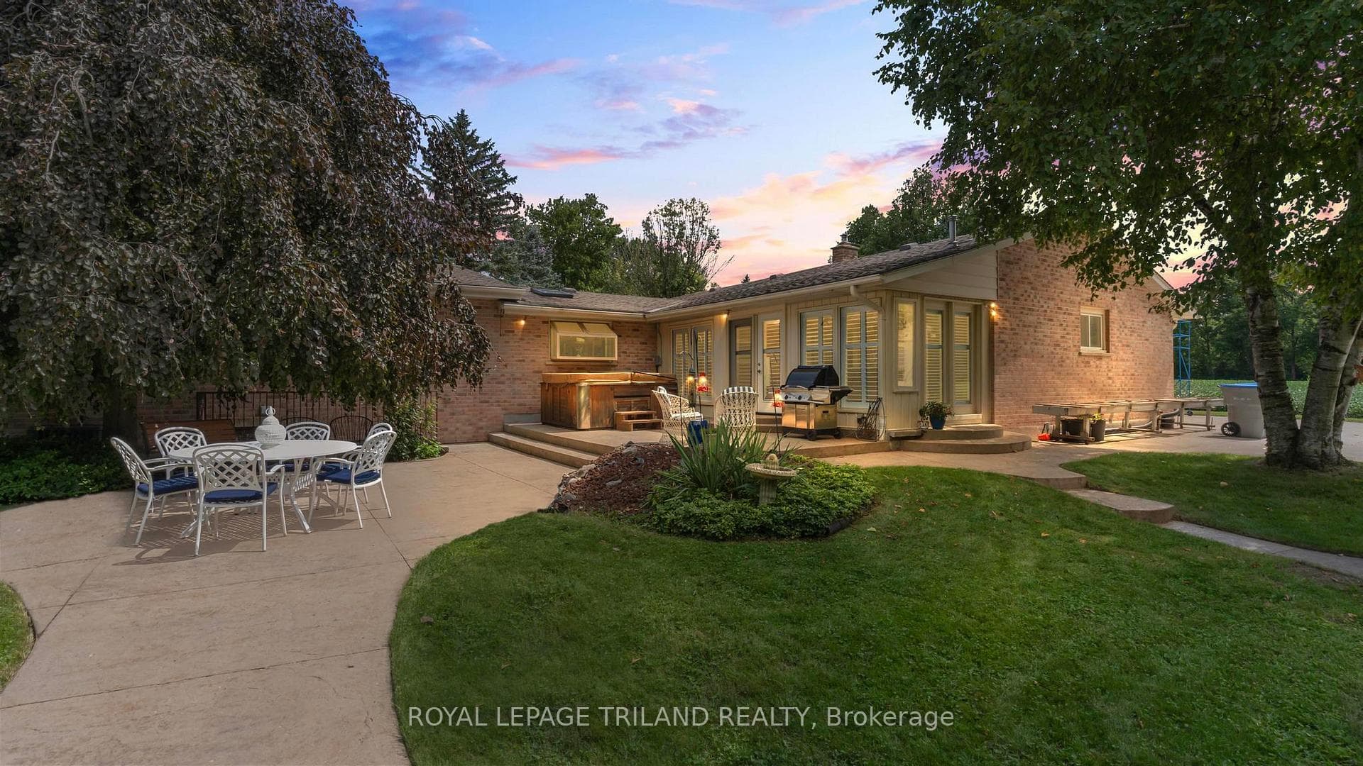 Sunroom, Large Patio space