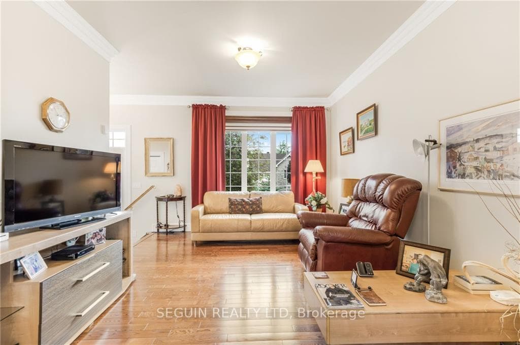 641 ROXANE Crescent photo 13