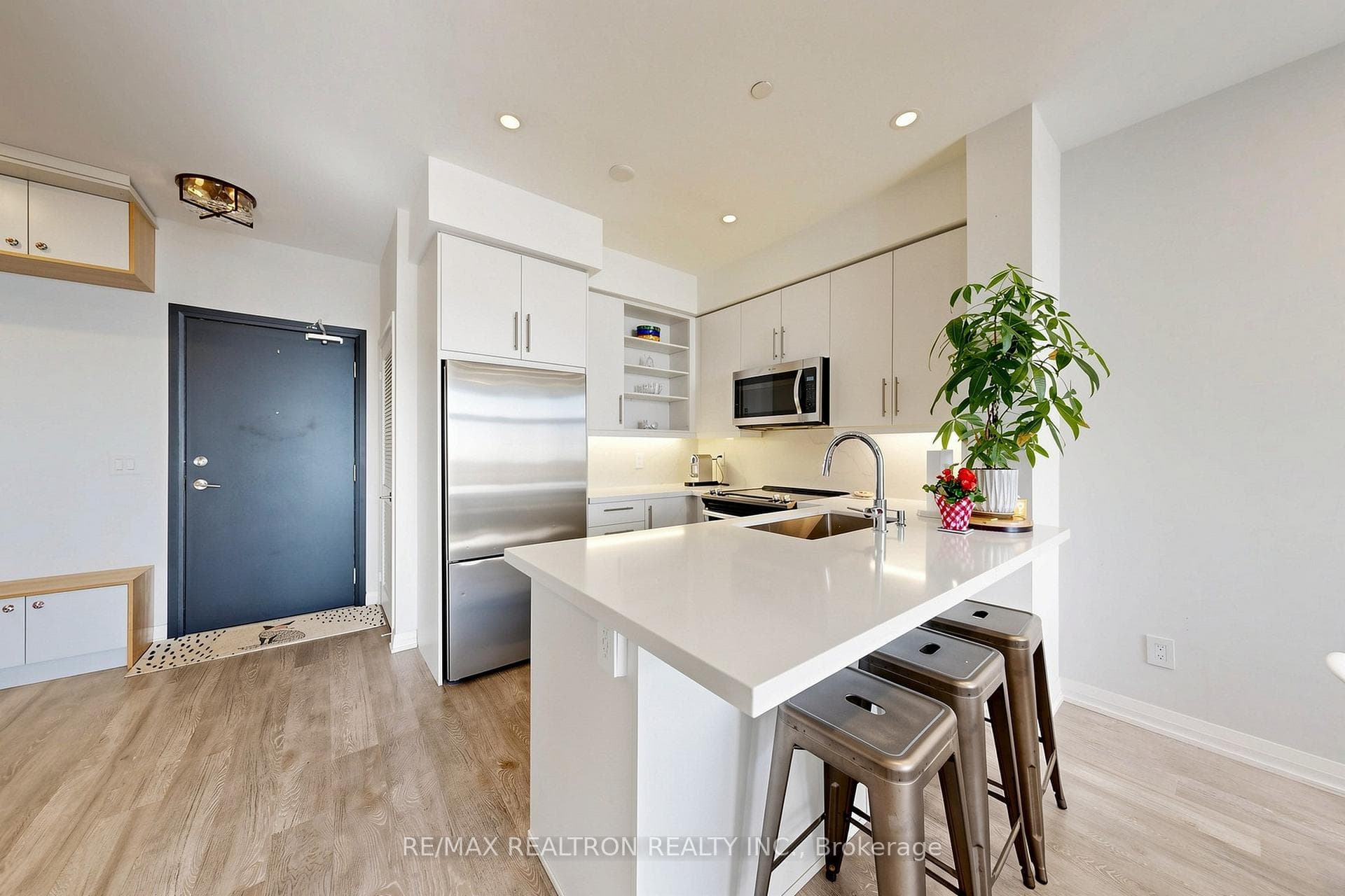 65 Oneida Crescent Unit PH06 photo 16