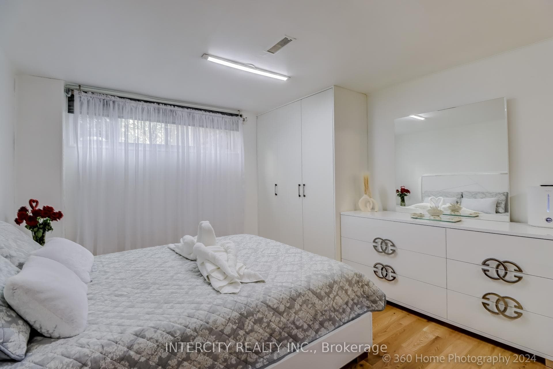 1246 Napier Crescent photo 20