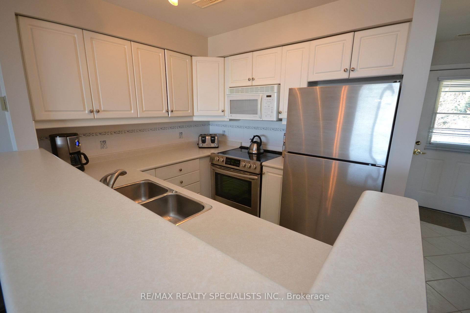 453 Mariners Way photo 6