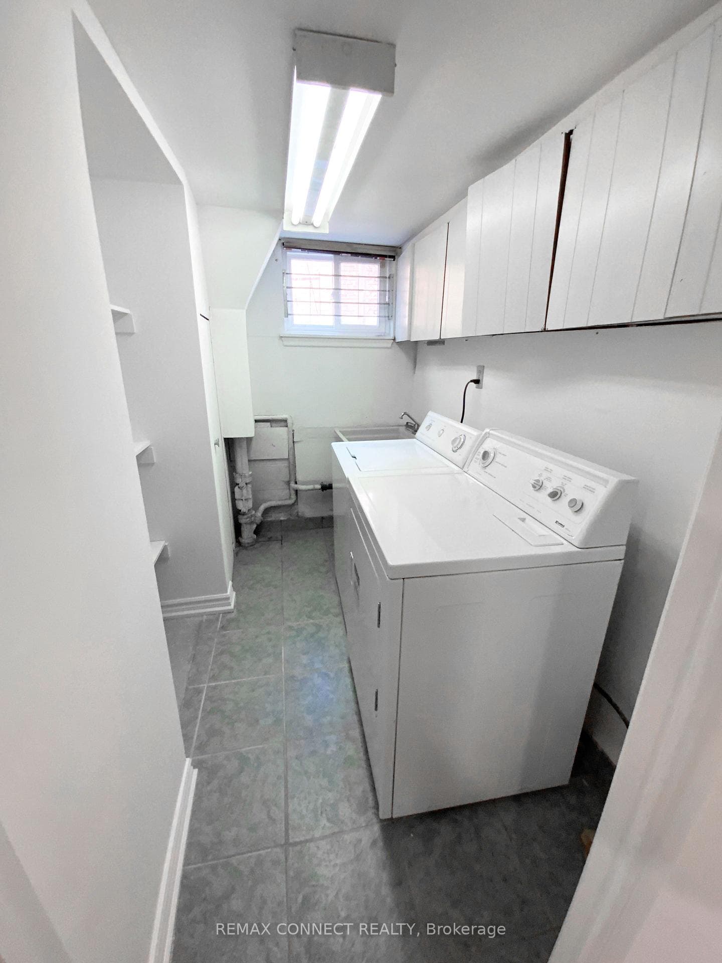 2 Kellyvale Road Unit Bsmt RmC photo 13