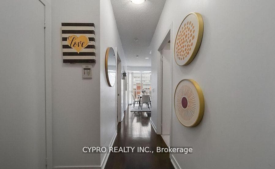 770 BAY Street Unit 601 photo 3