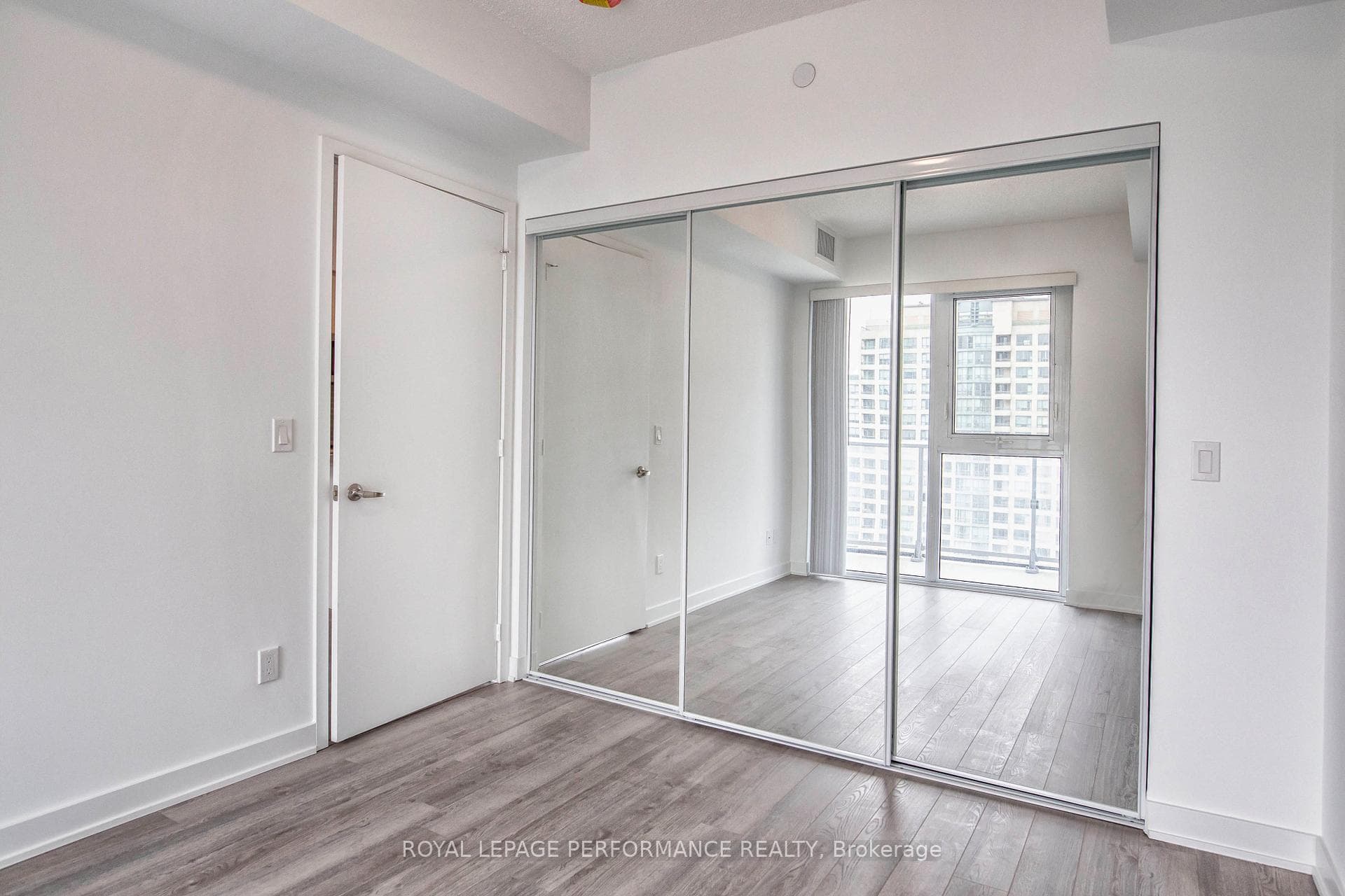 5180 Yonge Street Unit 1006 photo 14