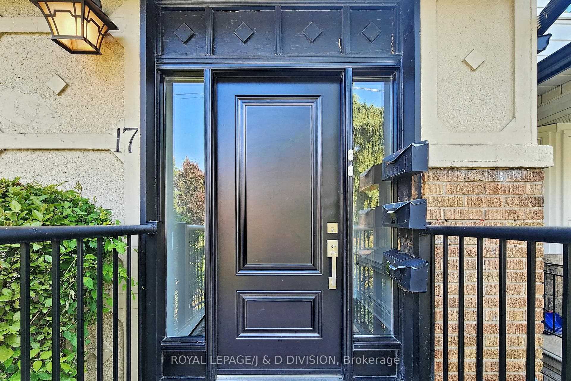 17 Humewood Drive Unit Upper photo 3