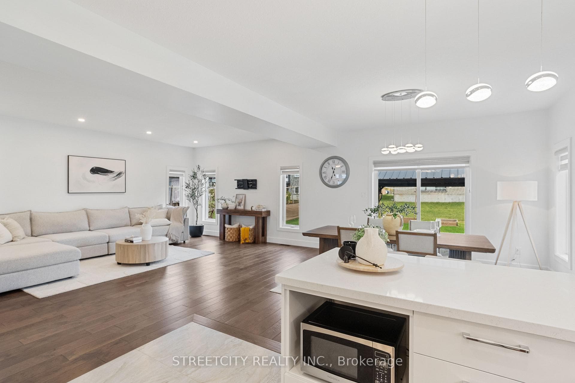 1600 Dylan Street photo 9