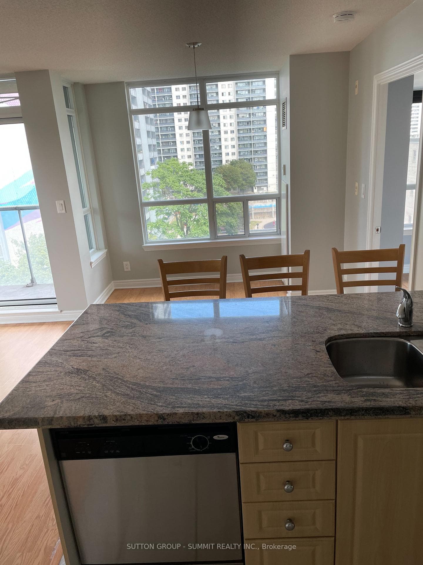 225 Wellesley Street Unit 805 photo 10