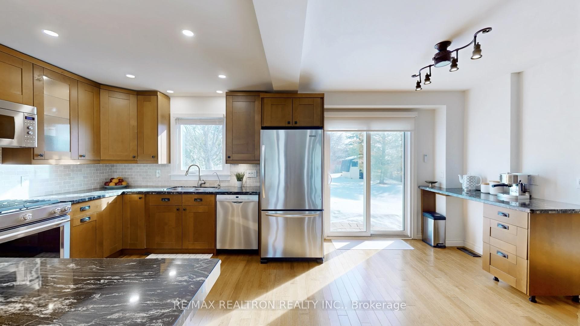 391 Ashworth Drive photo 13