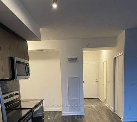 859 The Queensway N/A Unit 413 photo 3