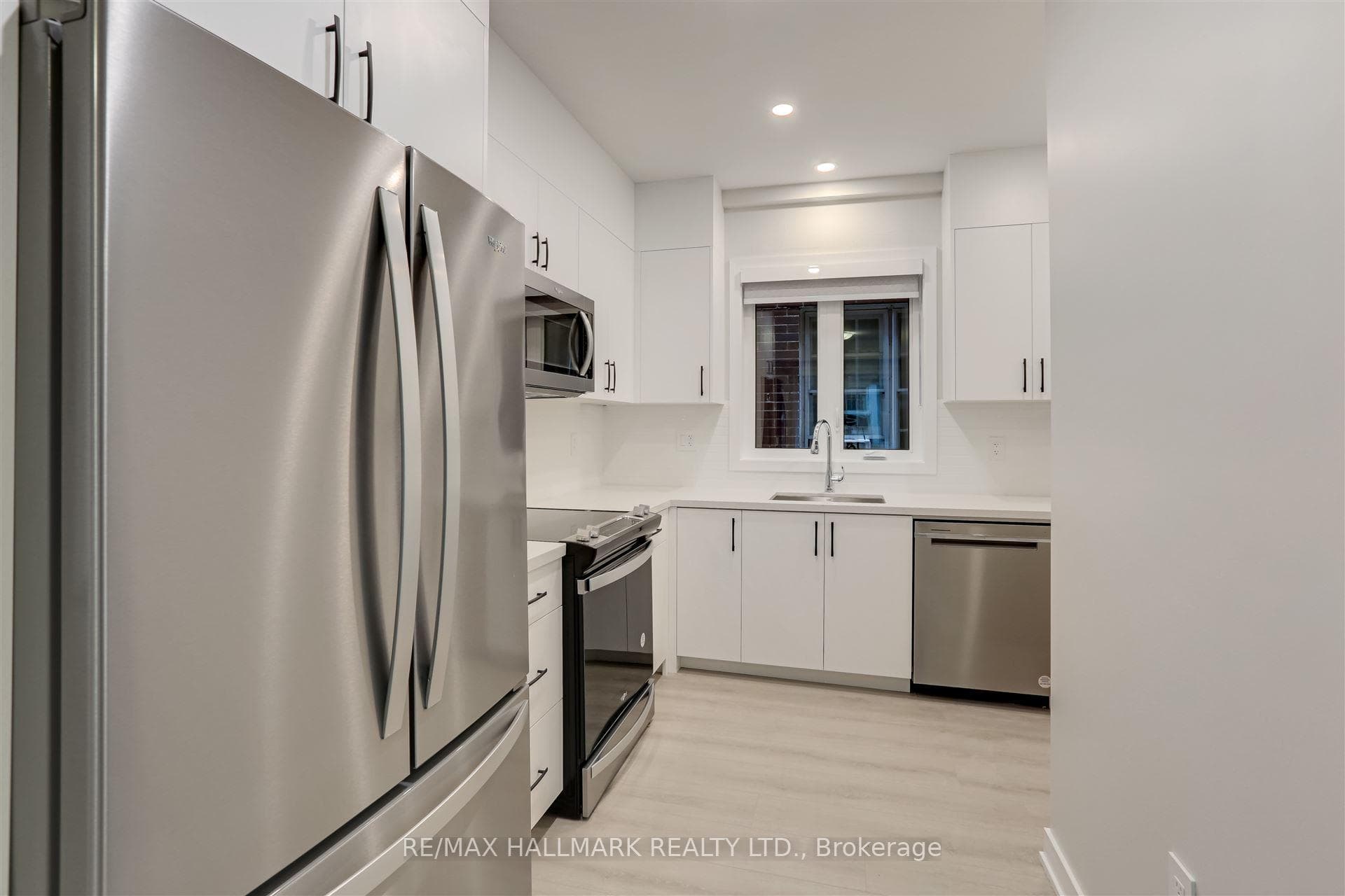 979 Avenue Road Unit Main photo 10