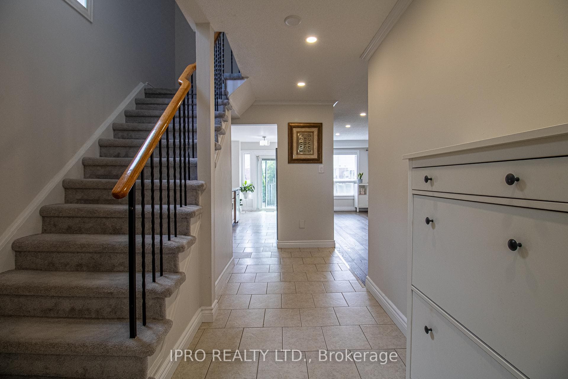 24 Rollo Drive photo 3