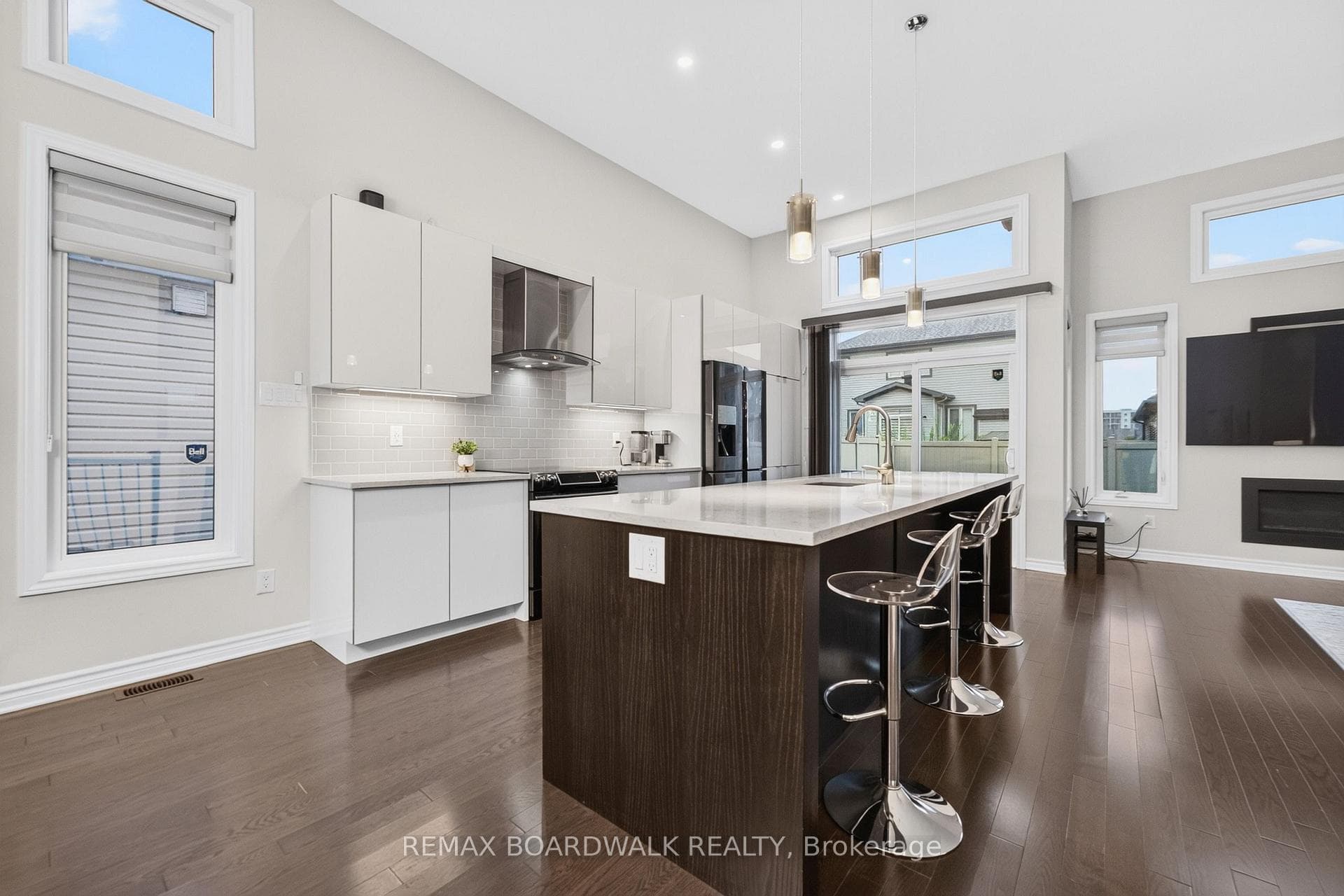 Quartz Countertops & Modern Subway Tile Backsplash