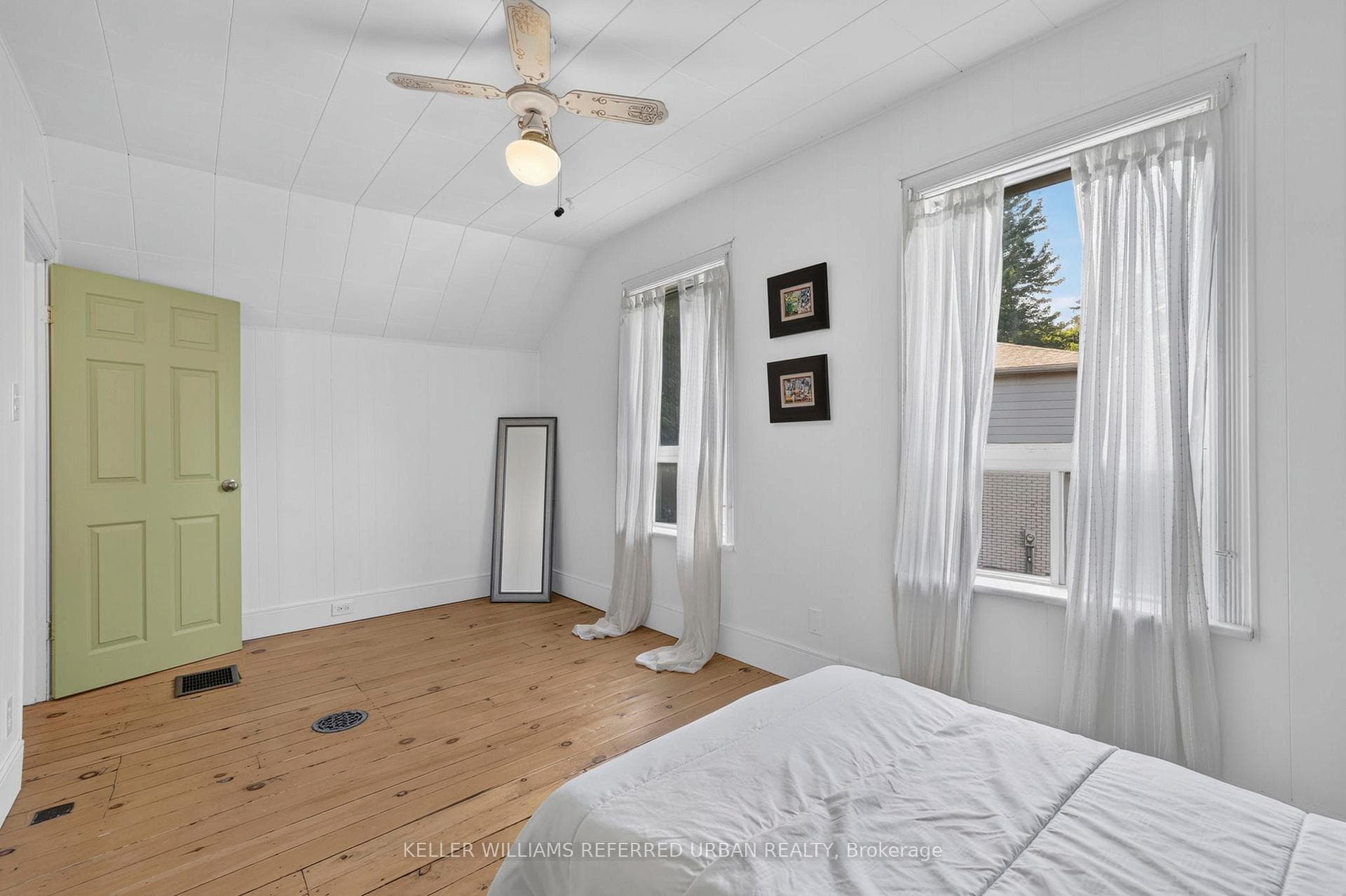 341 Cotter Street photo 28