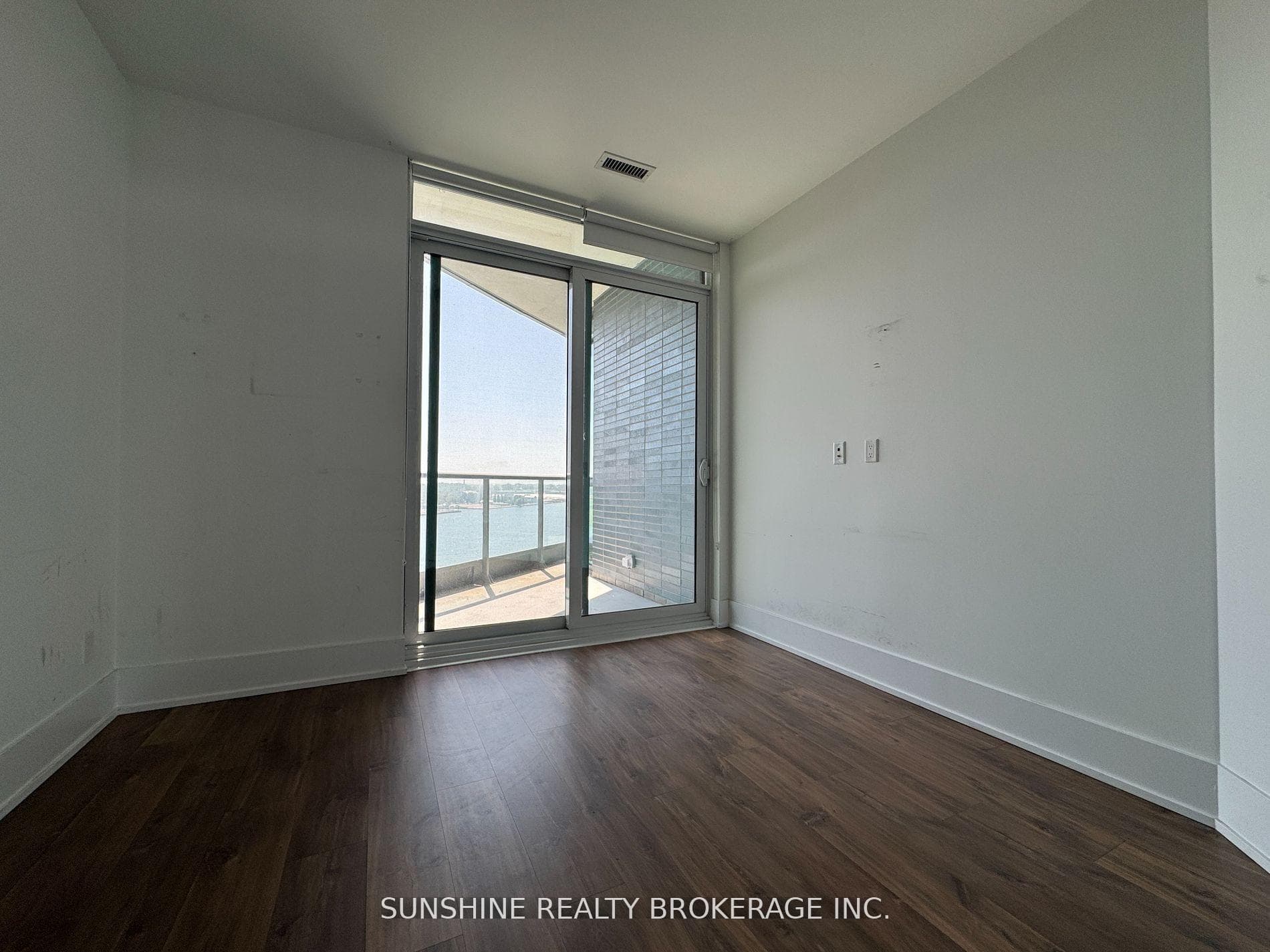 1 Edgewater Drive Unit Ph05 photo 29