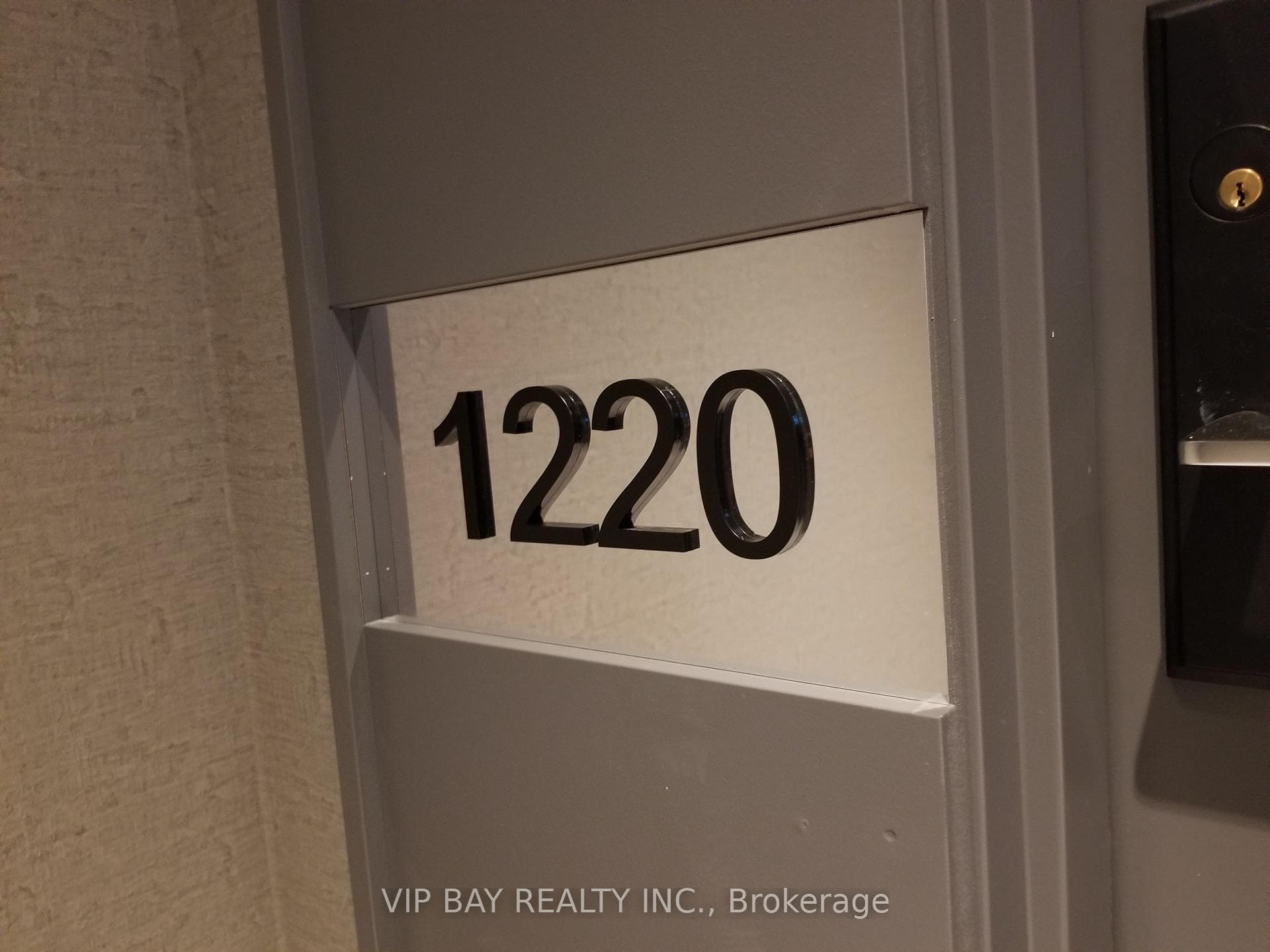 285 Dufferin Street Unit 1220 photo 3