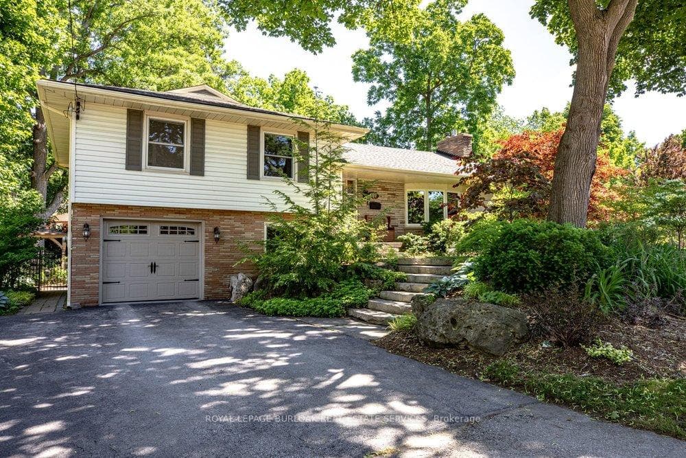 589 Sharalin Court photo 2