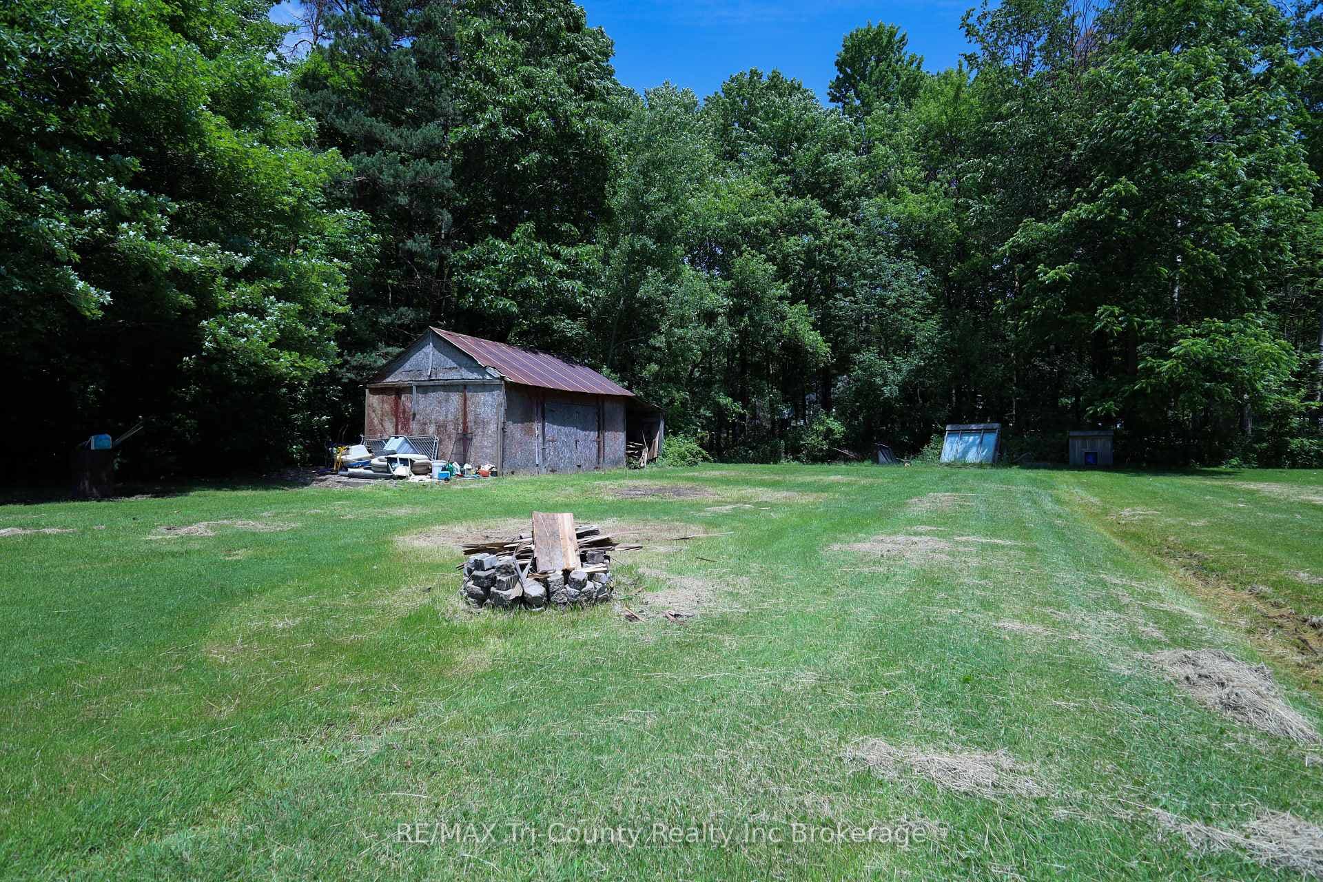 4942 59 Highway photo 32