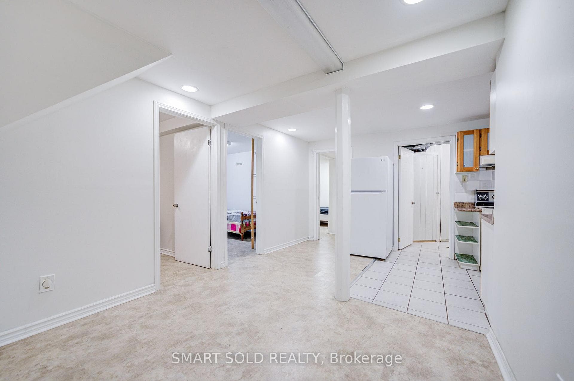 837 Queensbridge Drive photo 34