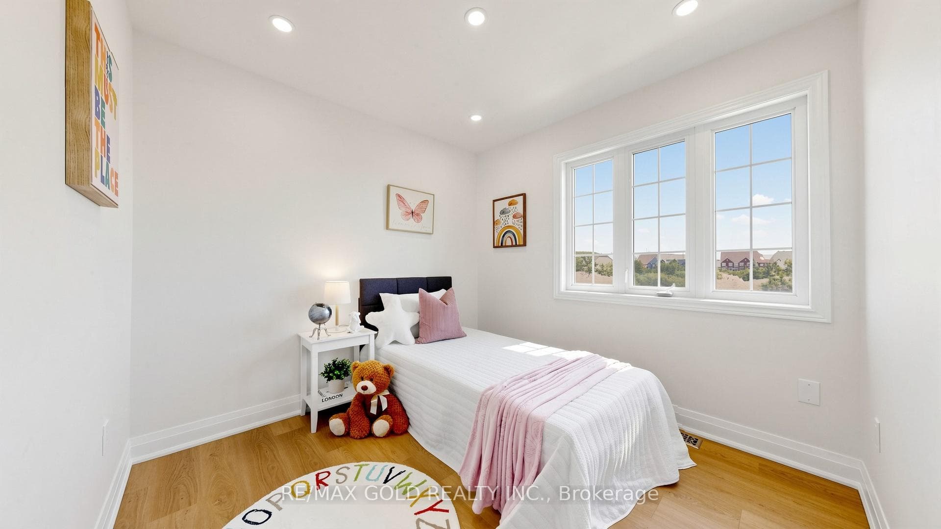 9 Edgewater Court photo 29