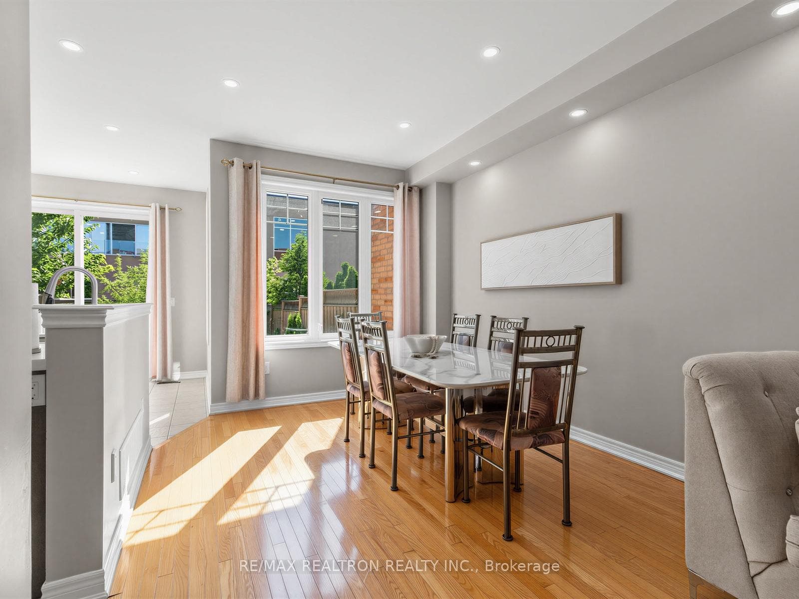 135 Windrow Street photo 10