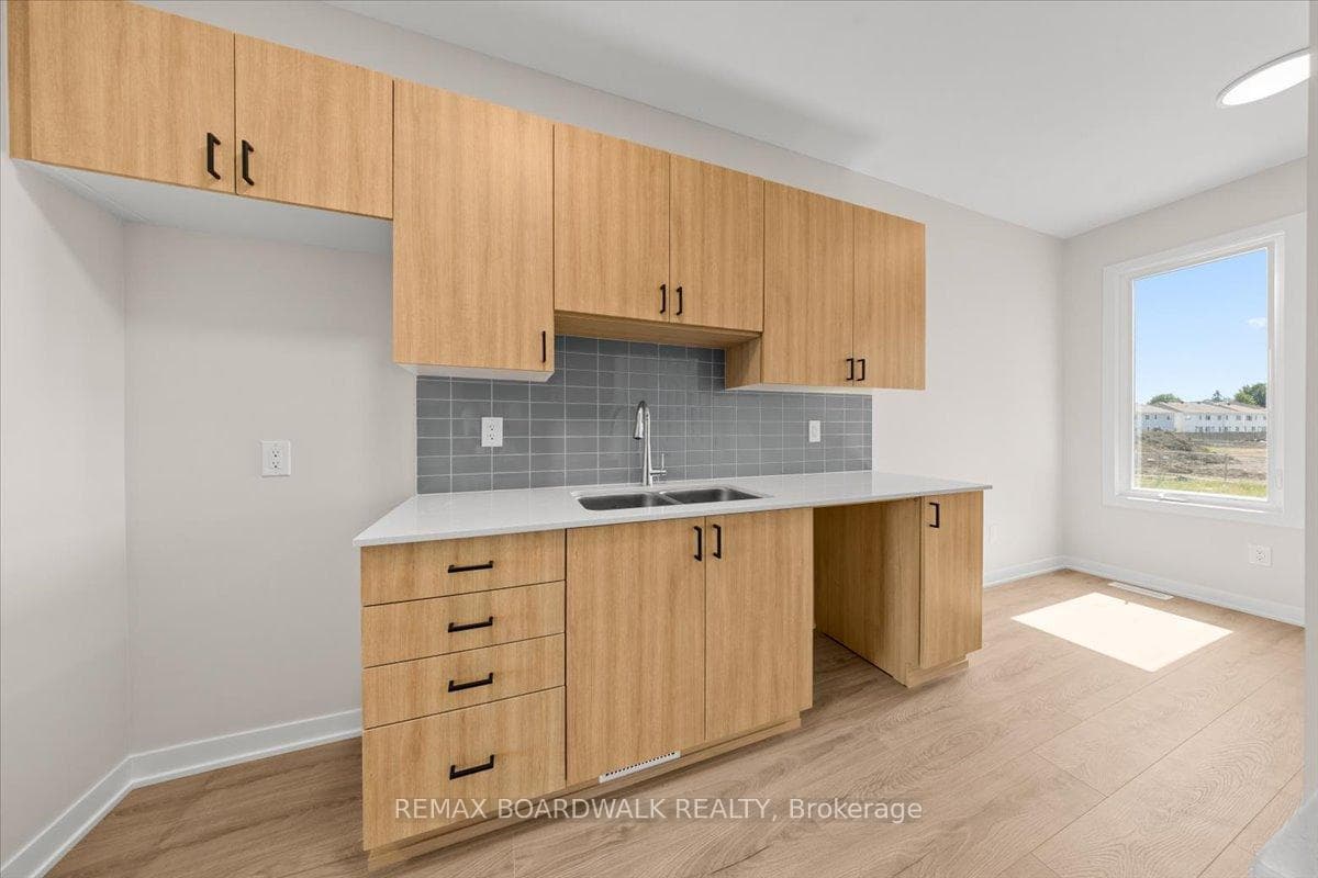 249 Lamarche Avenue photo 7